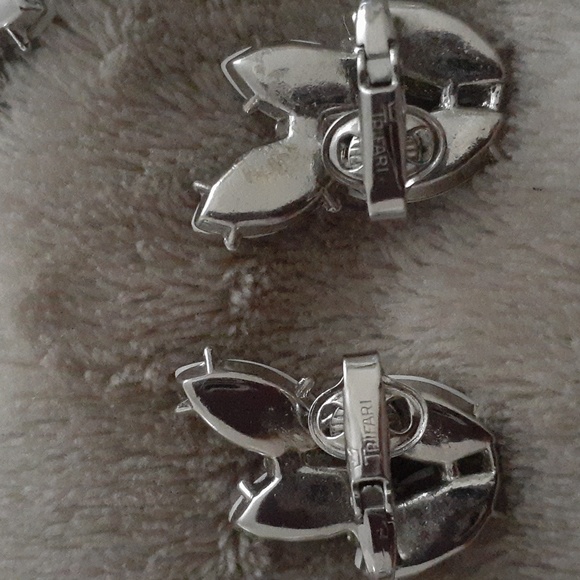 Vtg Crown Trifari bracelet and earrings set - Picture 3 of 4